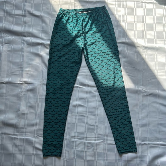 Mermaid Style Green Scale Pattern Leggings - Picture 12 of 12